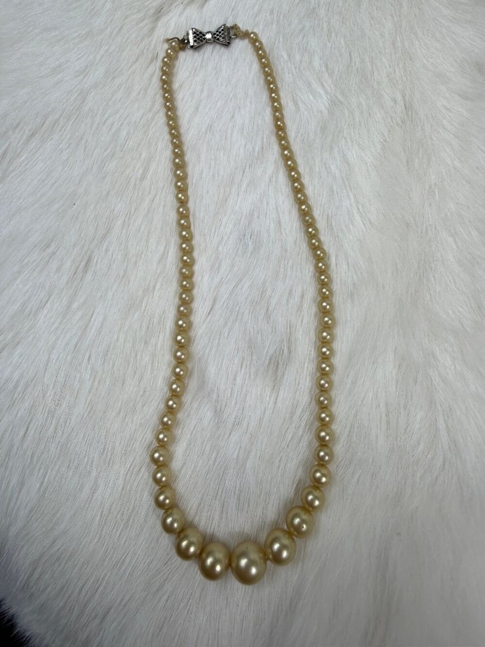 Vintage Graduated Faux Pearls Beaded Necklace 14.5"